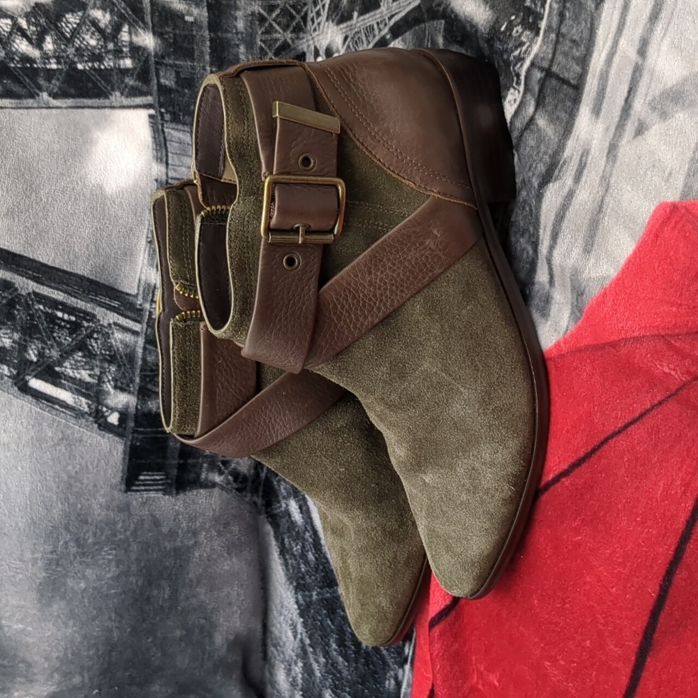 Johnson and Murphy green suede boots 7